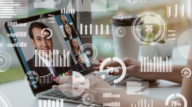 Şirket personeli toplantısındaki iş adamlarının yaratıcı görüntüsü