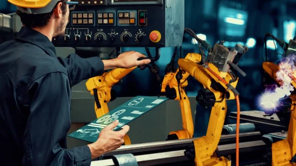 혁신적 인 공장 기술을 위한 스마트 산업용 로봇 팔 현대화 — 스톡 사진