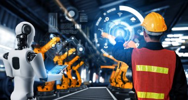 Mekanize endüstri robotu ve insan işçileri gelecekteki fabrikada birlikte çalışıyorlar.