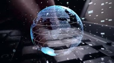 Matematik kodlama modernizasyonunun grafiğiyle çalışan adam