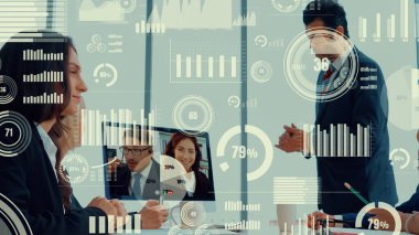 Şirket personeli toplantısındaki iş adamlarının yaratıcı görüntüsü