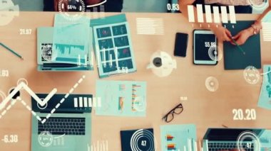 Kurumsal personel toplantısında iş adamlarının yaratıcı görüntüsü