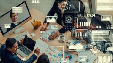 Şirket personeli toplantısındaki iş adamlarının yaratıcı görüntüsü