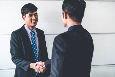 İş adamlarının el sıkışma anlaşması.