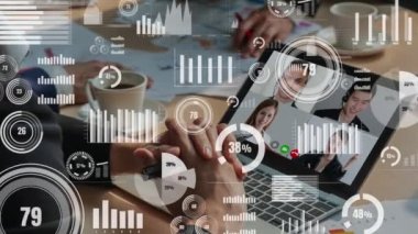 Şirket personeli toplantısındaki iş adamlarının yaratıcı görüntüsü