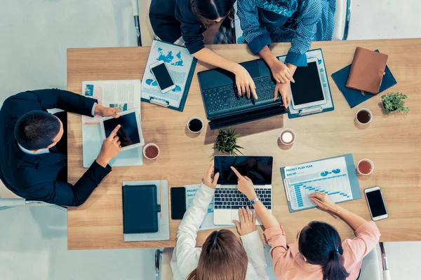 Zakenmensen in Groepsvergadering op Office Room. — Stockfoto