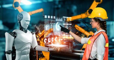Mekanize endüstri robotu ve insan işçileri gelecekteki fabrikada birlikte çalışıyorlar.