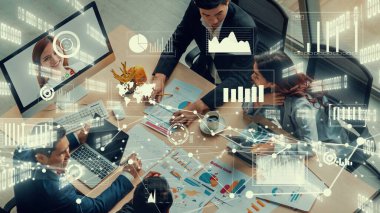 Şirket personeli toplantısındaki iş adamlarının yaratıcı görüntüsü