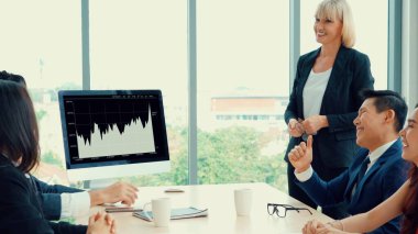 Yaratıcı bilgisayar yazılımı ile teknolojiyi analiz eden iş görsel verileri