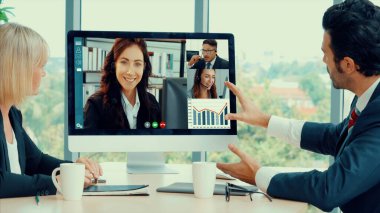 Sanal işyerinde ya da ücra bir ofiste grup iş adamları buluşması