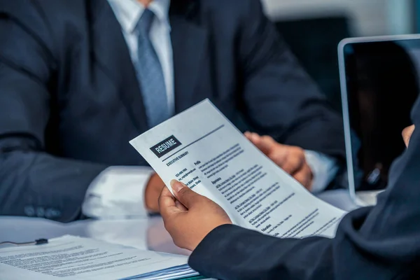 Human resources department manager reads CV resume — Stock Photo, Image