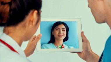 Sanal hasta sağlığı sohbetleri için doktor teletıp hizmeti çevrimiçi video