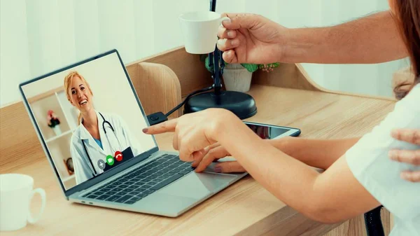 Läkare telemedicin tjänst online video för virtuell patient hälsa medicinsk chatt — Stockfoto