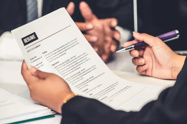 Human resources department manager reads CV resume — Stock Photo, Image