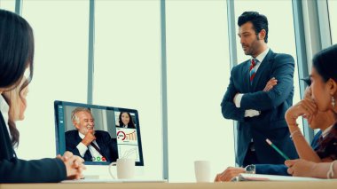 Sanal işyerinde ya da ücra bir ofiste grup iş adamları buluşması