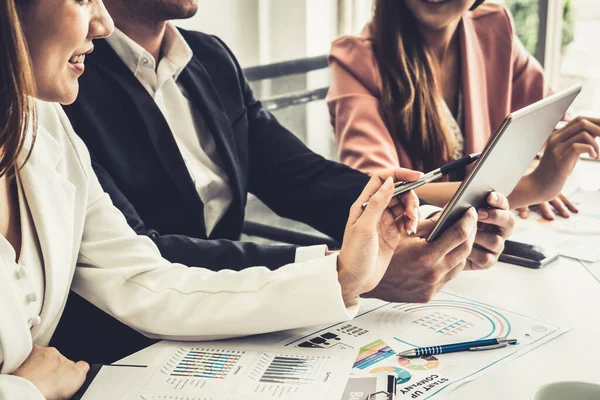 Businessman and businesswomen working in office. — Stock Photo, Image