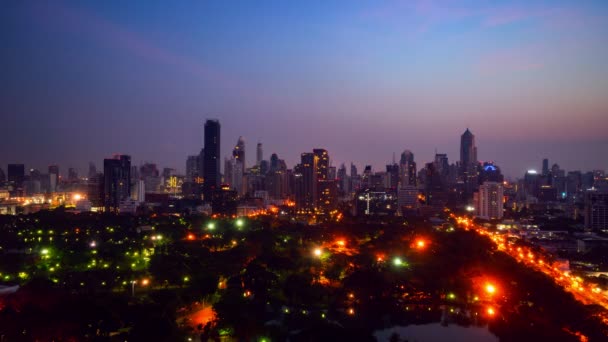 Dzień i noc upływ czasu przejściowego miejskiego krajobrazu i budynków w metropolii — Wideo stockowe