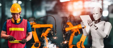 Mekanize endüstri robotu ve insan işçileri gelecekteki fabrikada birlikte çalışıyorlar.