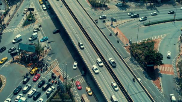 Junção rodoviária movimentada no centro da cidade de metrópole — Vídeo de Stock