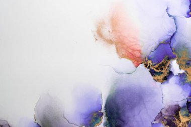 Kağıt üzerinde mermer sıvı mürekkep resminin mor altın soyut arkaplanı .