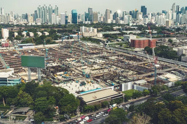 大都市城市景观与建筑工地全景 — 图库照片