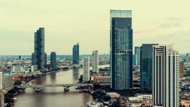 Time lapse cityscape e edifícios altos no centro da cidade de metrópole — Vídeo de Stock