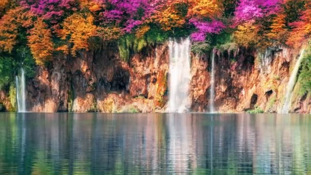 Cinemagraph video z wodospadem w Jeziorach Plitwickich Chorwacja, kolorowe liście fantasy — Wideo stockowe