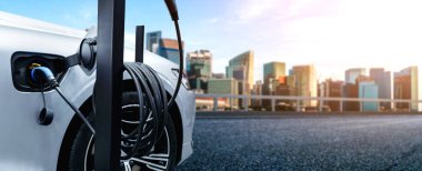 Yeşil enerji ve ekolojik güç kavramında elektrikli araba şarj istasyonu