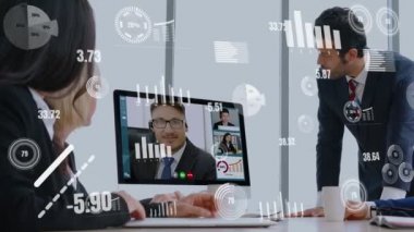 Şirket personeli toplantısındaki iş adamlarının yaratıcı görüntüsü