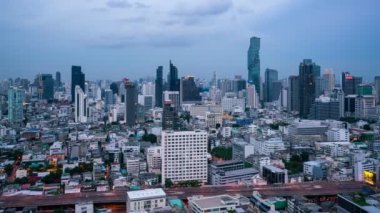 Metropolis 'teki şehir ve binaların gündüz ve gece geçiş süreleri