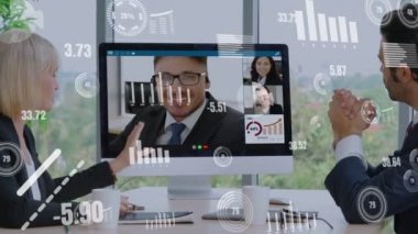 Şirket personeli toplantısındaki iş adamlarının yaratıcı görüntüsü