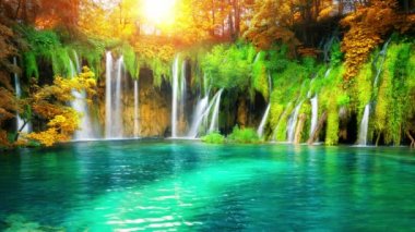 Plitvice Gölleri Hırvatistan 'daki şelale manzarasının kusursuz döngü sineması videosu
