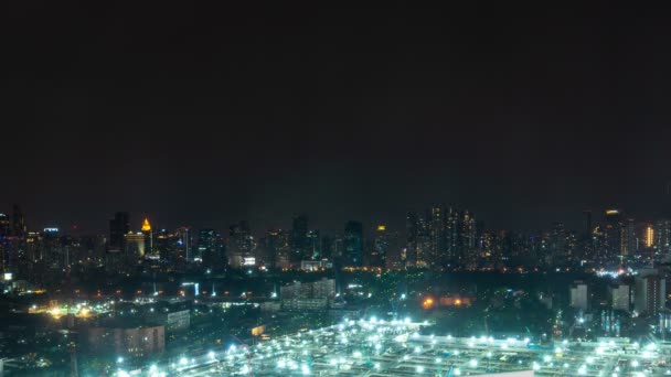 Time lapse nuit paysage urbain et immeubles de grande hauteur dans le centre-ville de la métropole — Video