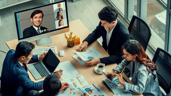 Ομάδα βιντεοκλήσεων συνάντηση επιχειρηματιών σε εικονικό χώρο εργασίας ή απομακρυσμένο γραφείο — Φωτογραφία Αρχείου