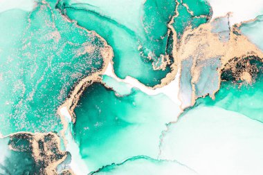 Kağıt üzerinde mermer sıvı mürekkep resminin yeşil altın soyut arkaplanı .