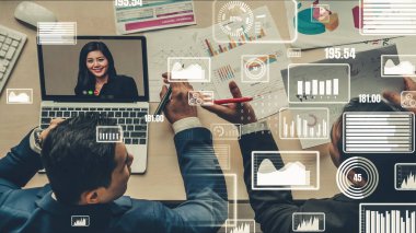 Şirket personeli toplantısındaki iş adamlarının yaratıcı görüntüsü