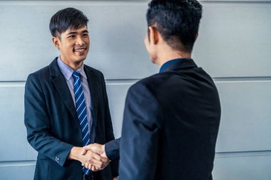 İş adamlarının el sıkışma anlaşması.