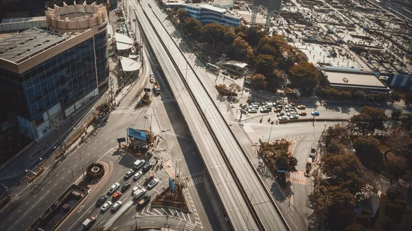 Zajęty autostrady skrzyżowania dróg w centrum miasta Metropolis — Zdjęcie stockowe