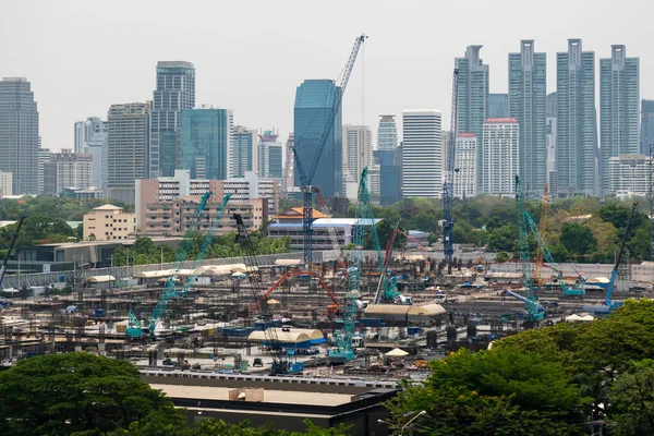 大都市城市景观与建筑工地全景 — 图库照片