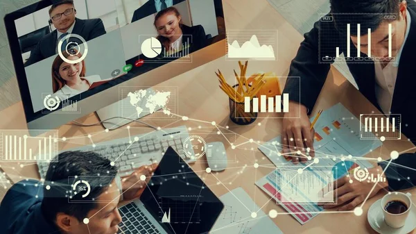 Visual creativa de la gente de negocios en una reunión de personal corporativo en videollamada — Foto de Stock
