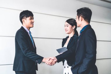 İş adamlarının el sıkışma anlaşması.