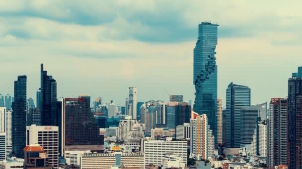 Paysage urbain et immeubles de grande hauteur dans le centre-ville de la métropole — Video