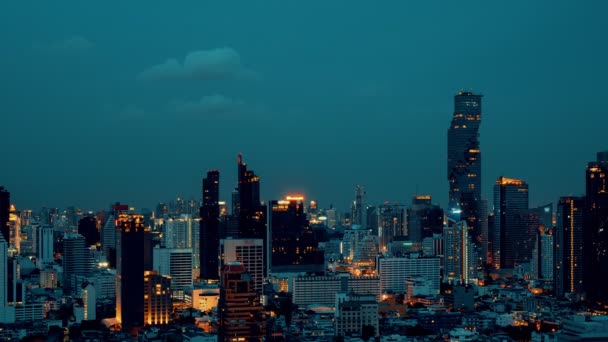 Time lapse νύχτα αστικό τοπίο και πολυώροφα κτίρια στο κέντρο της πόλης μητρόπολη — Αρχείο Βίντεο
