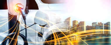 Yeşil enerji ve ekolojik güç kavramında elektrikli araba şarj istasyonu