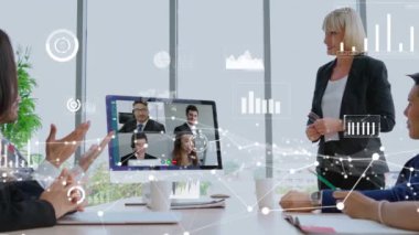 Şirket personeli toplantısındaki iş adamlarının yaratıcı görüntüsü