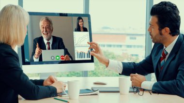 Sanal işyerinde ya da ücra bir ofiste grup iş adamları buluşması