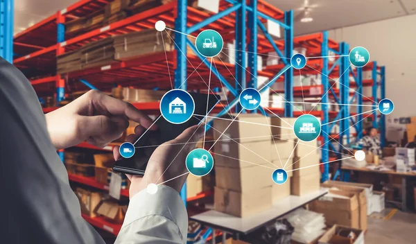 Smart warehouse management system with innovative internet of things technology — Stock Photo, Image