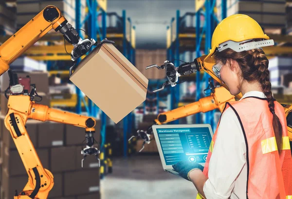 Smart robot arm systems for innovative warehouse and factory digital technology — Stock Photo, Image