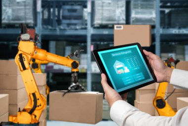 Yenilikçi depo ve fabrika dijital teknolojisi için akıllı robot kol sistemleri