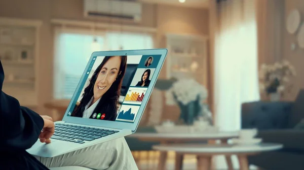 Video call orang-orang bisnis bertemu di tempat kerja virtual atau kantor remote — Stok Foto